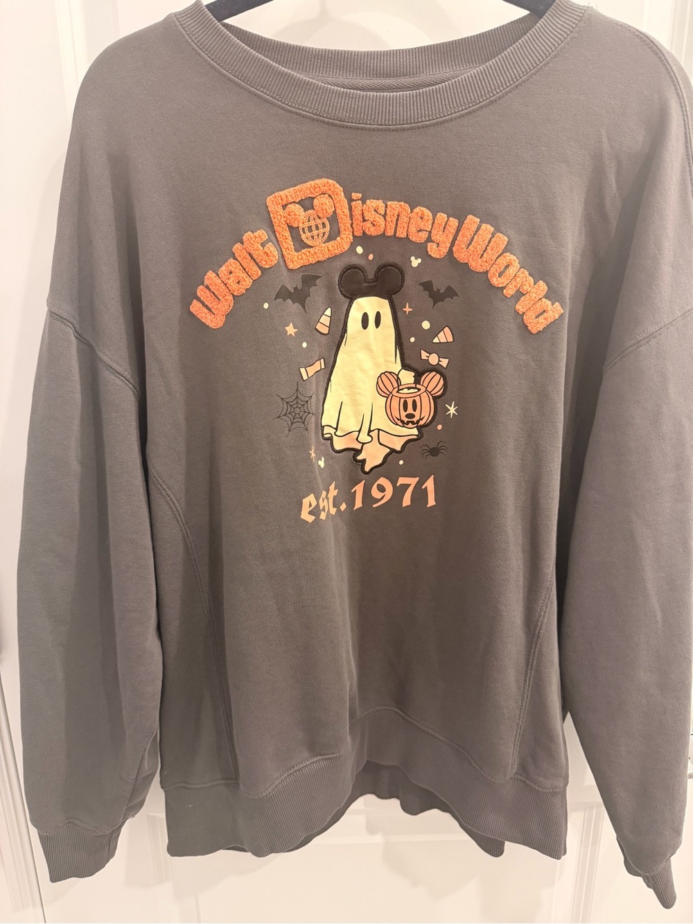 Walt Disney World Gray Crewneck Sweatshirt with Halloween Ghost Graphic